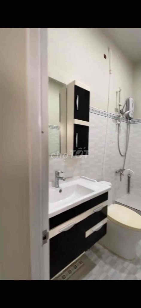 Pass one bedroom. One P tolet.