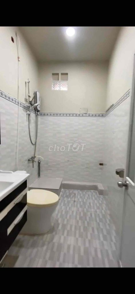 Pass one bedroom. One P tolet.