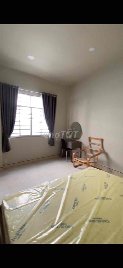 Pass one bedroom. One P tolet.