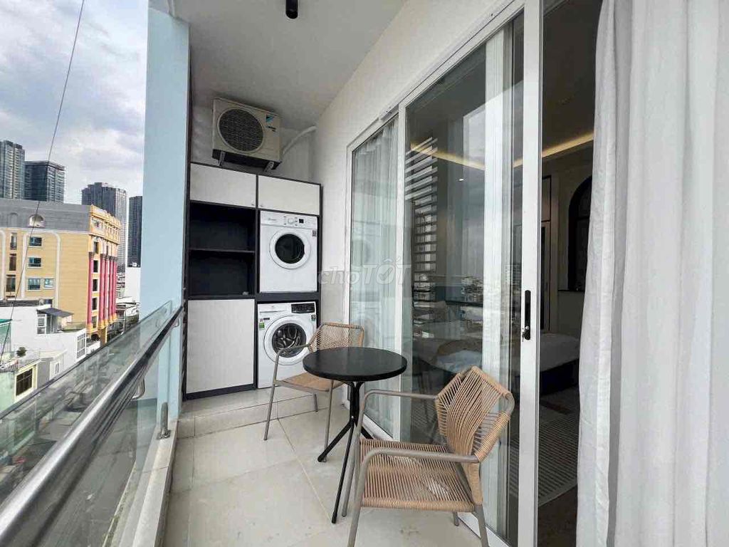 Super rare. One bedroom, balcony, super open kitchen, elevator.