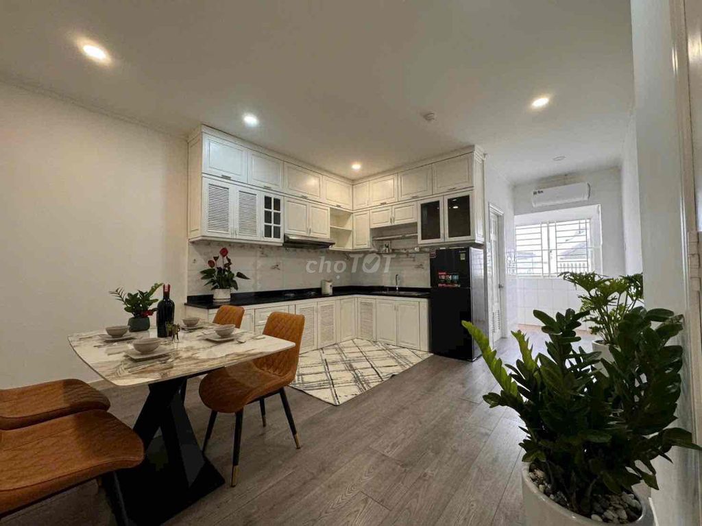 Super rare. One bedroom, balcony, super open kitchen, elevator.