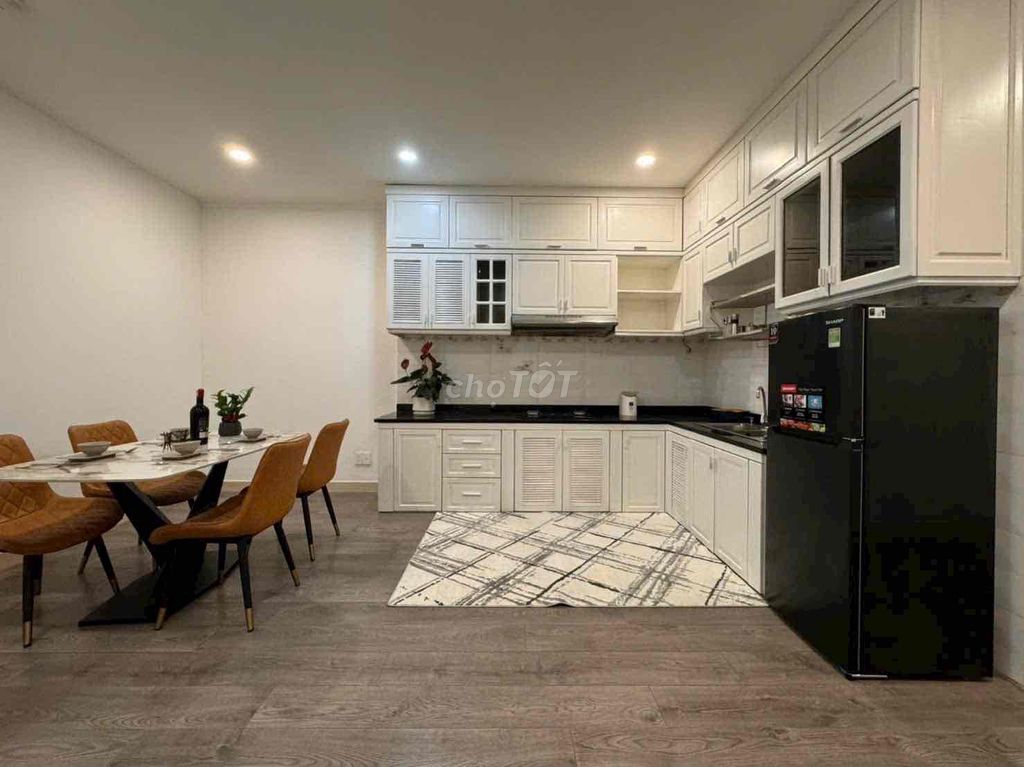 Super rare. One bedroom, balcony, super open kitchen, elevator.