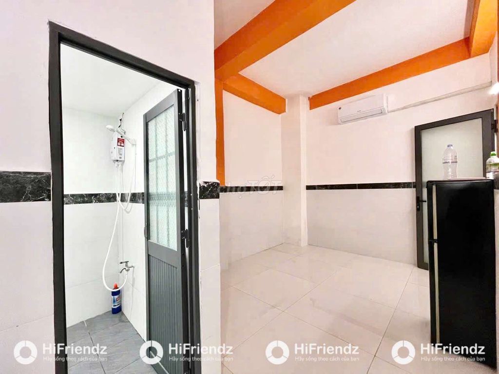 mini-full interior in the shower, college pink, dedication.