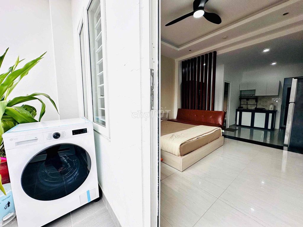 Rent a bedroom - a generous, cool balcony, private washing machine