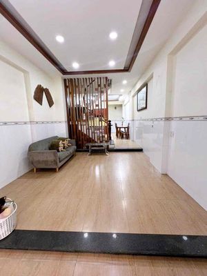 It's the owner who rents the Tân Sơn Nhì 4 x 14 meters casting 3 new bedrooms 4 new toilets