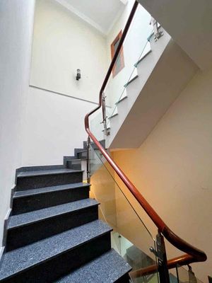 It's the owner who rents the Tân Sơn Nhì 4 x 14 meters casting 3 new bedrooms 4 new toilets