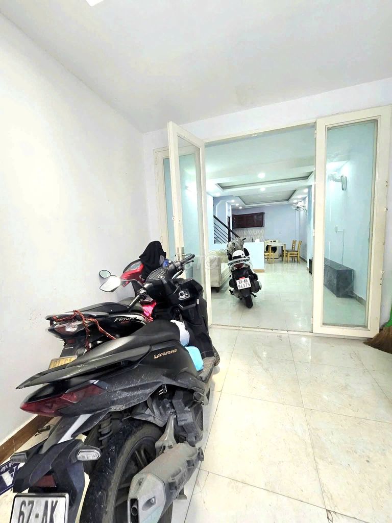 Lq1 Rent Fields 2 Parkinghouses