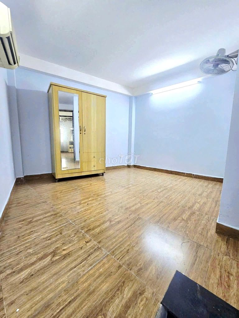 Lq1 Rent Fields 2 Parkinghouses