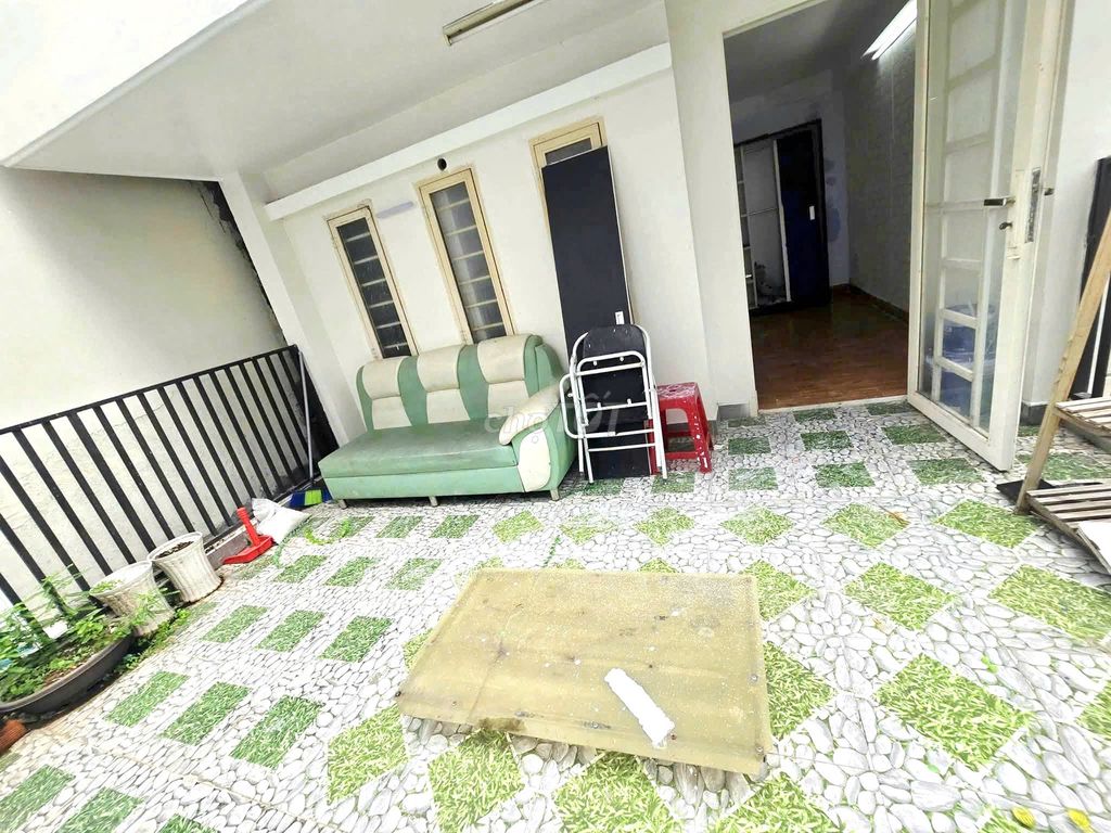 Lq1 Rent Fields 2 Parkinghouses