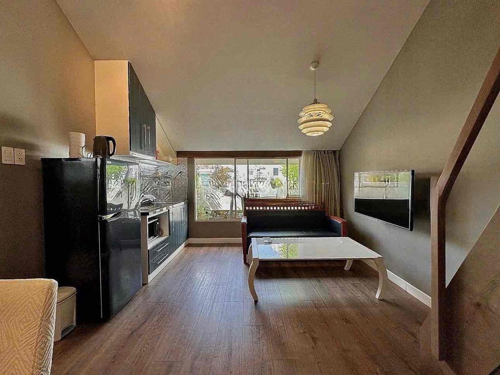 Opening the senior apartment, walking around the super-luxury universities.