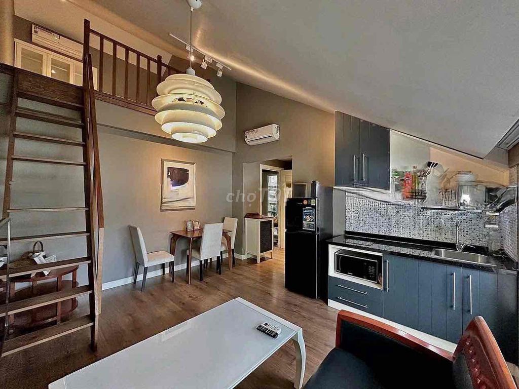 Opening the senior apartment, walking around the super-luxury universities.