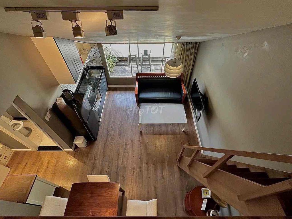Opening the senior apartment, walking around the super-luxury universities.