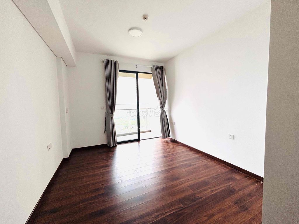 Rent Studio Mizuki Park, there are blinds. The price of 1.6 million.