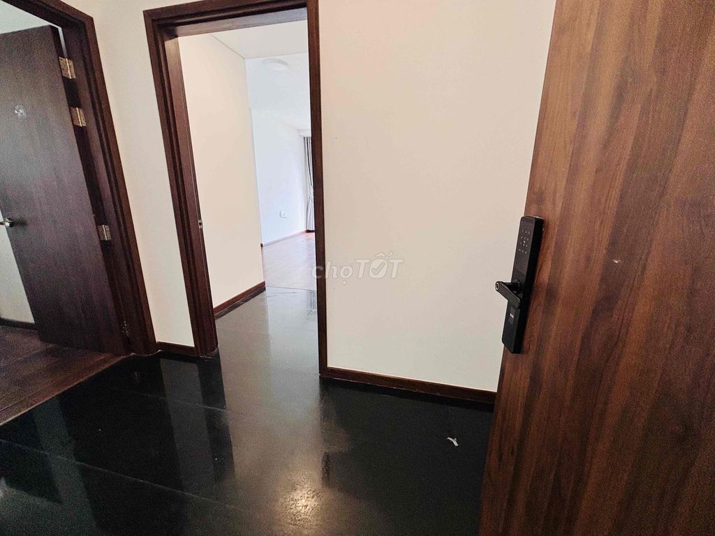 Rent Studio Mizuki Park, there are blinds. The price of 1.6 million.
