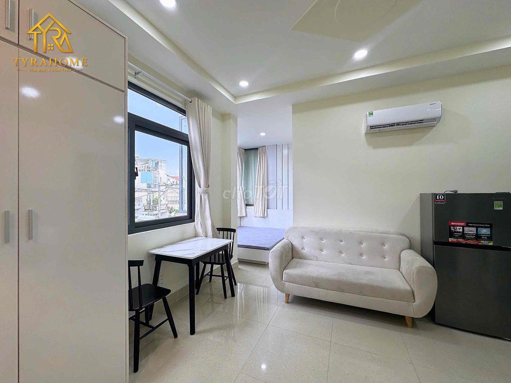 Studio - open large window with separate washing machines in Lê Trực, bt