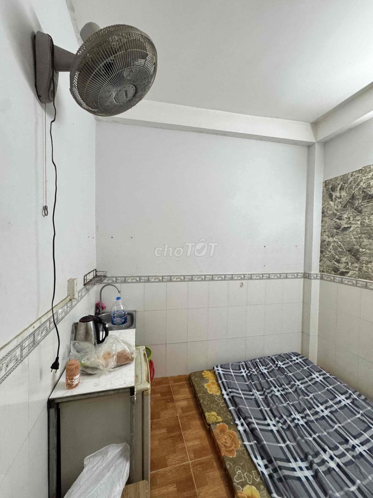 Rent room 2.5 million downtown District 3.
