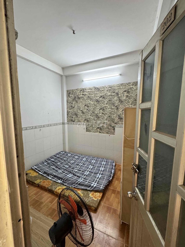 Rent room 2.5 million downtown District 3.