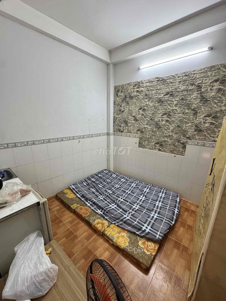 Rent room 2.5 million downtown District 3.