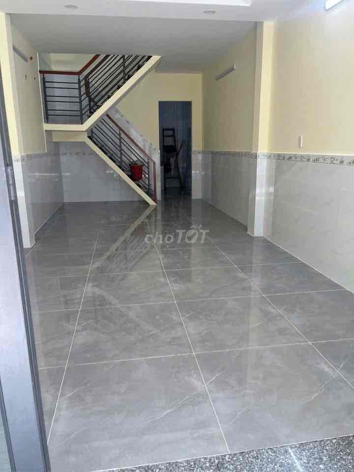 Just four million-- renting the lower deck of the alley two, Bình Tân near the intersection.