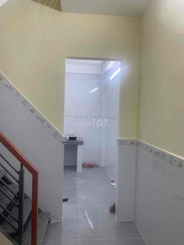 Just four million-- renting the lower deck of the alley two, Bình Tân near the intersection.