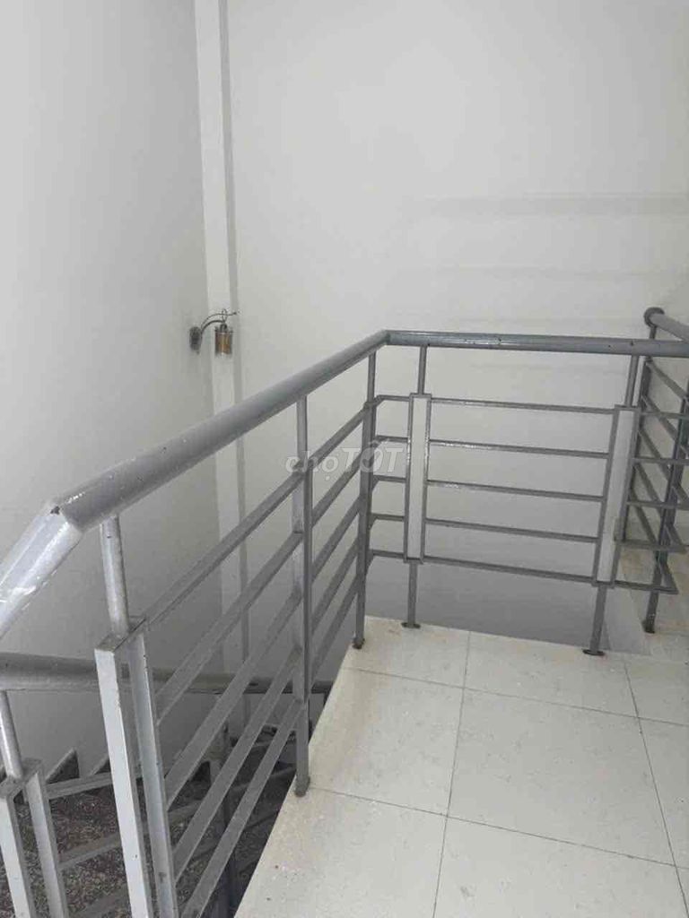 (7 million) Rent two floors Đình Phong Phú, two bedrooms, two toilets.