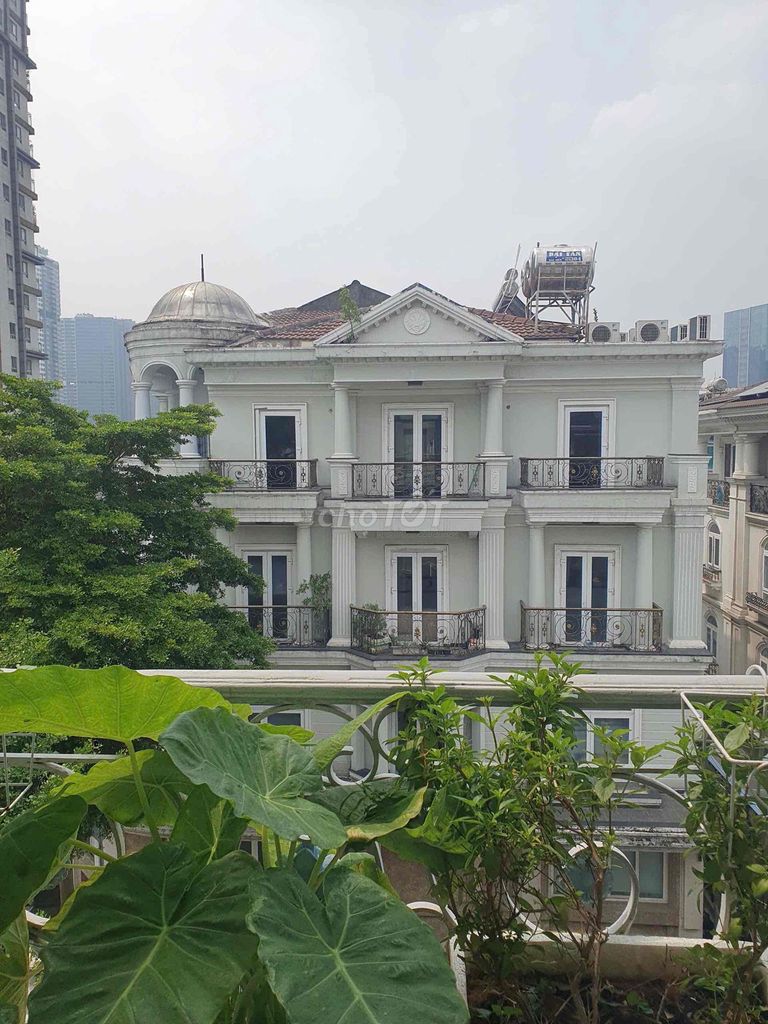 cityland angle 8 x20 M - 4 floors - only 65 million per month