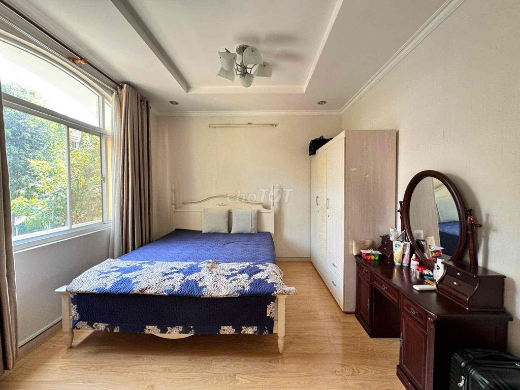 Rents the most beautiful business position on Số 79 - Tân Quy