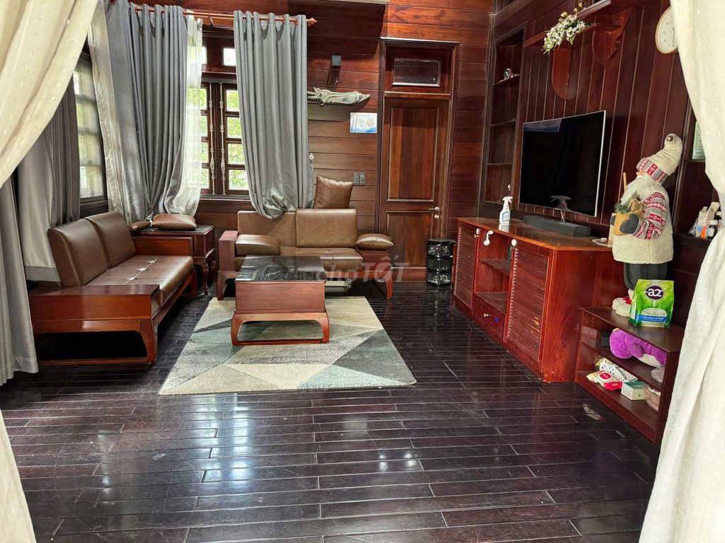 Super villa pool, river view 2000 M2-so terrible