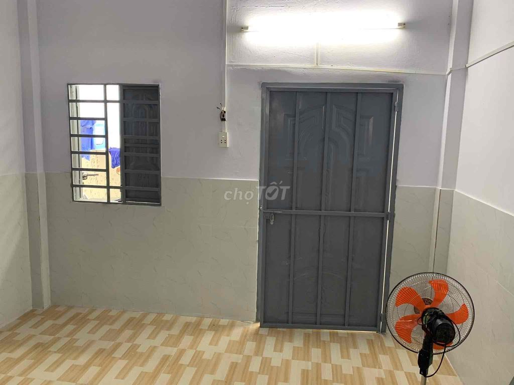 Rent a nice, cheap, Thủ Đức clean room.