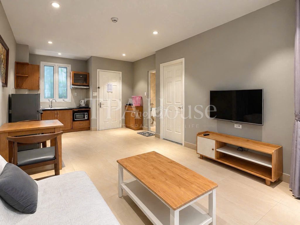 Rent Nguyễn Hữu Cảnh service apartment - full interior, cool, free service