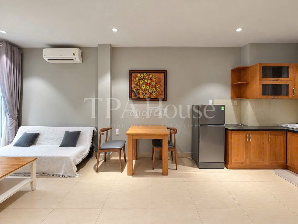 Rent Nguyễn Hữu Cảnh service apartment - full interior, cool, free service