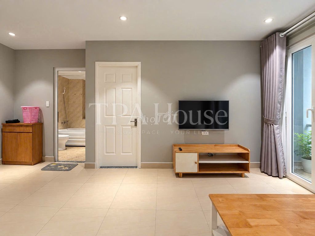 Rent Nguyễn Hữu Cảnh service apartment - full interior, cool, free service