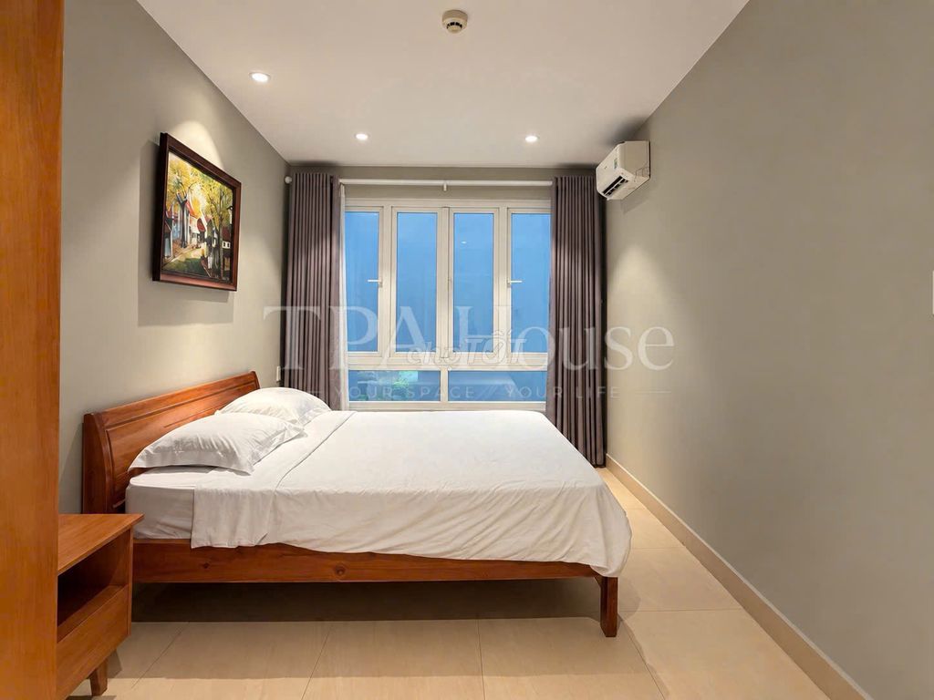 Rent Nguyễn Hữu Cảnh service apartment - full interior, cool, free service