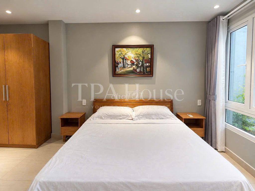 Rent Nguyễn Hữu Cảnh service apartment - full interior, cool, free service