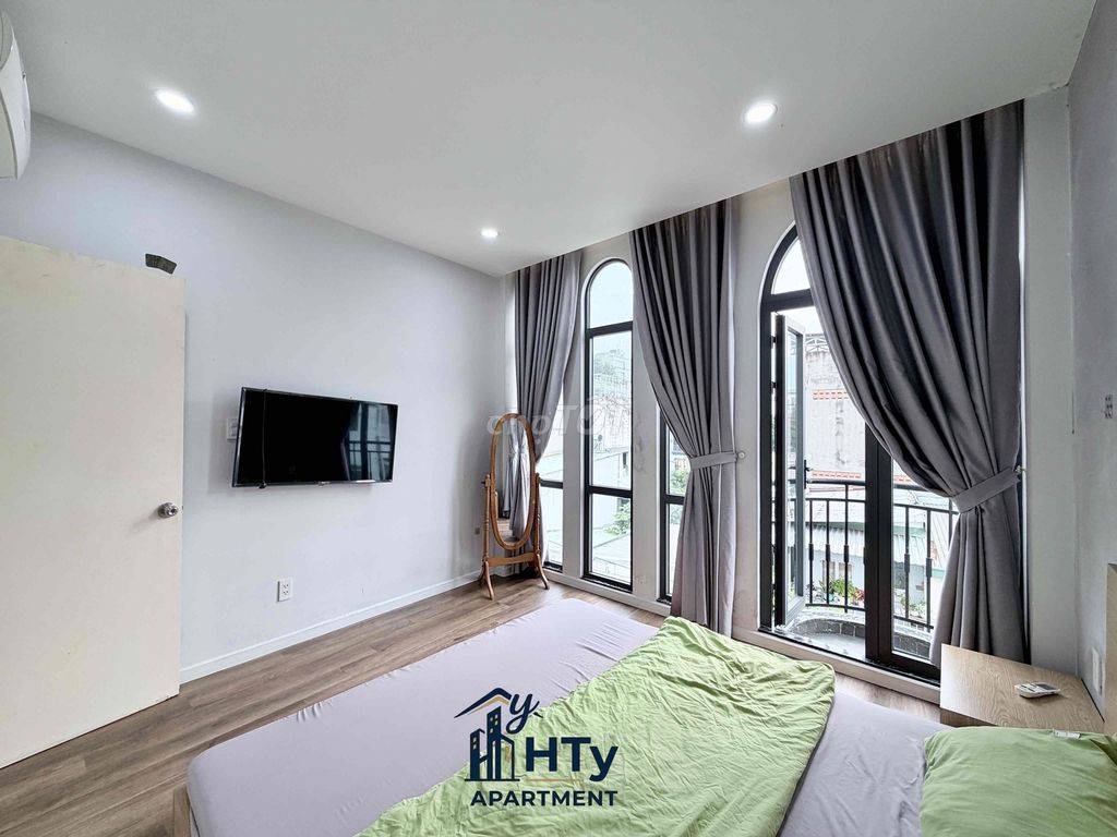 The 1st Bedroom has a high-level balcony, Helha Oto Security.