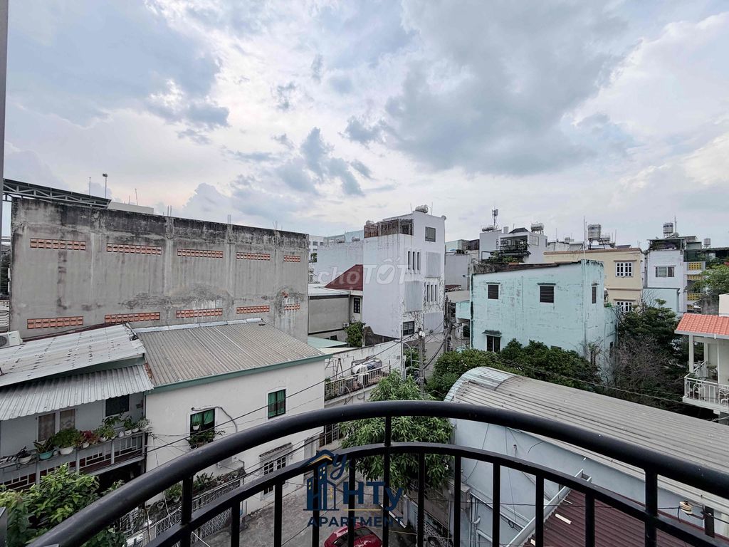 The 1st Bedroom has a high-level balcony, Helha Oto Security.
