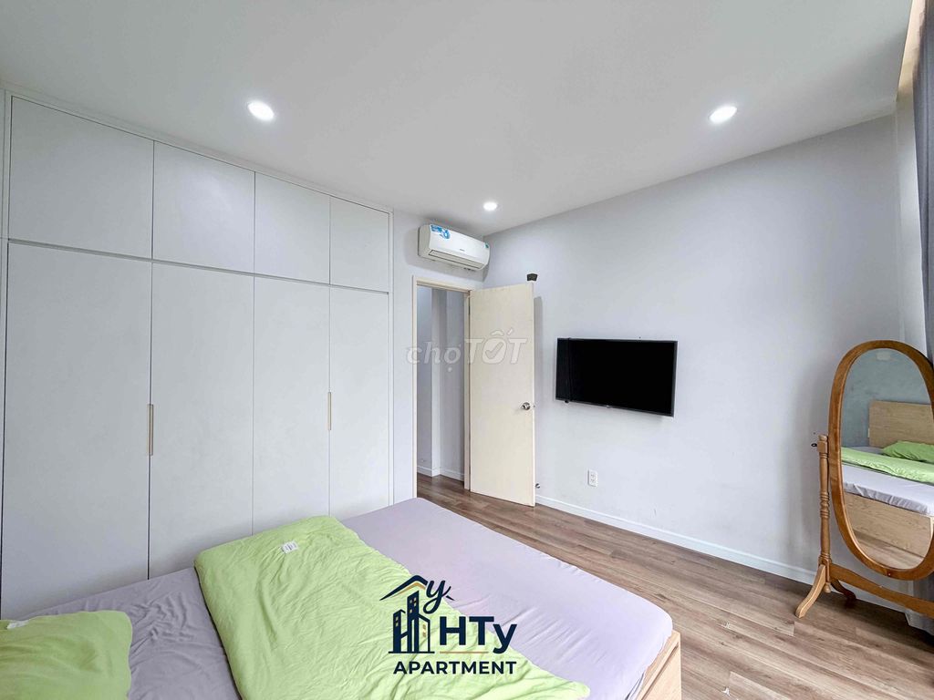 The 1st Bedroom has a high-level balcony, Helha Oto Security.