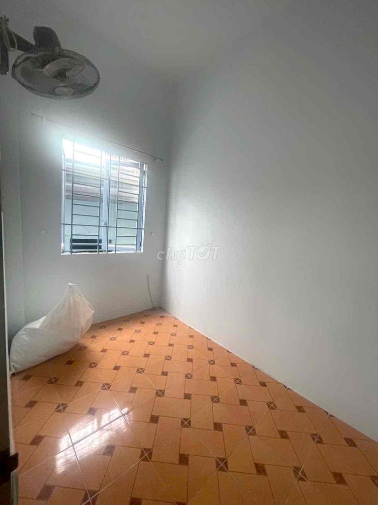 The floor of 3.5,10 M has two bedrooms. A Nguyễn Tư Giản alley bathroom at 8.5 million.