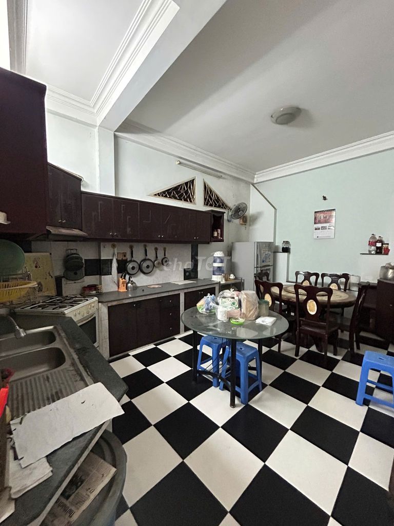 Supermax 124 meters down the alley four bedrooms, four toilets in the Language Zone, Phú Nhuận