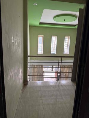 The hhg house has air conditioning. Three bedrooms, alley, four stations down.