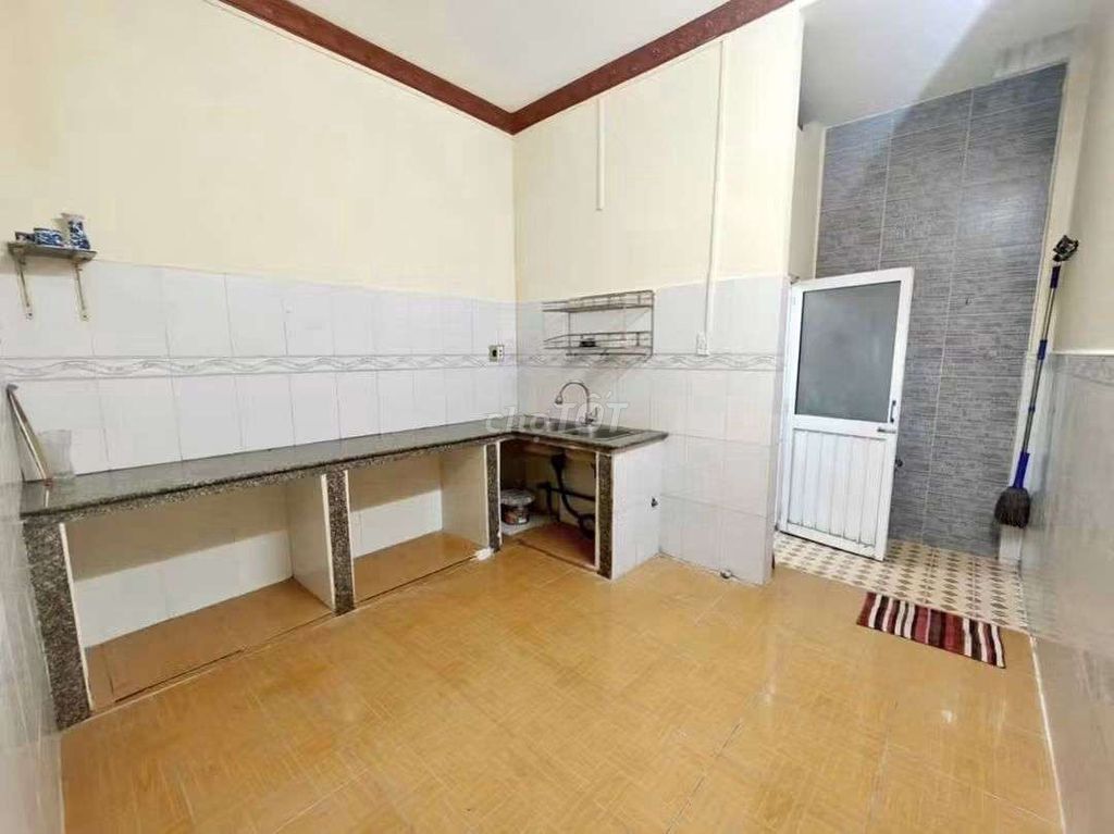Rent 4 X 11 M floor 2 bedroom 2 vc near school heavy
