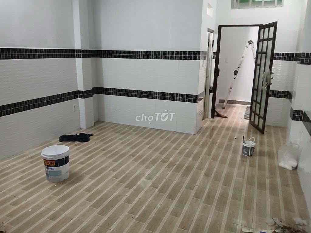 Rent the original house. Two bedrooms. Three toilets.