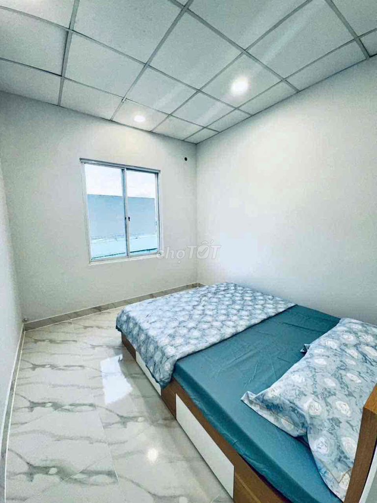 area 4 x12 has 2 air machines. 7 million rent.
