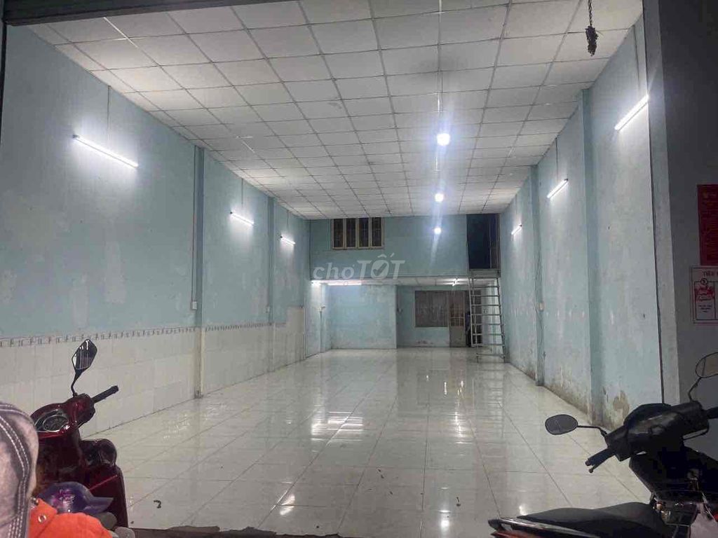 The house 1/ the truck alley - 6 x22 M - 8 million per month