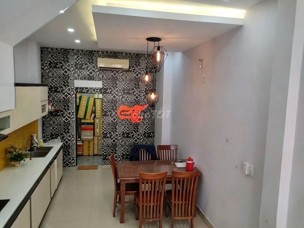 Rent Ngô Tất Tố, Bình Thạnh, 60 meters2, 2 bedrooms, 15 million a month.