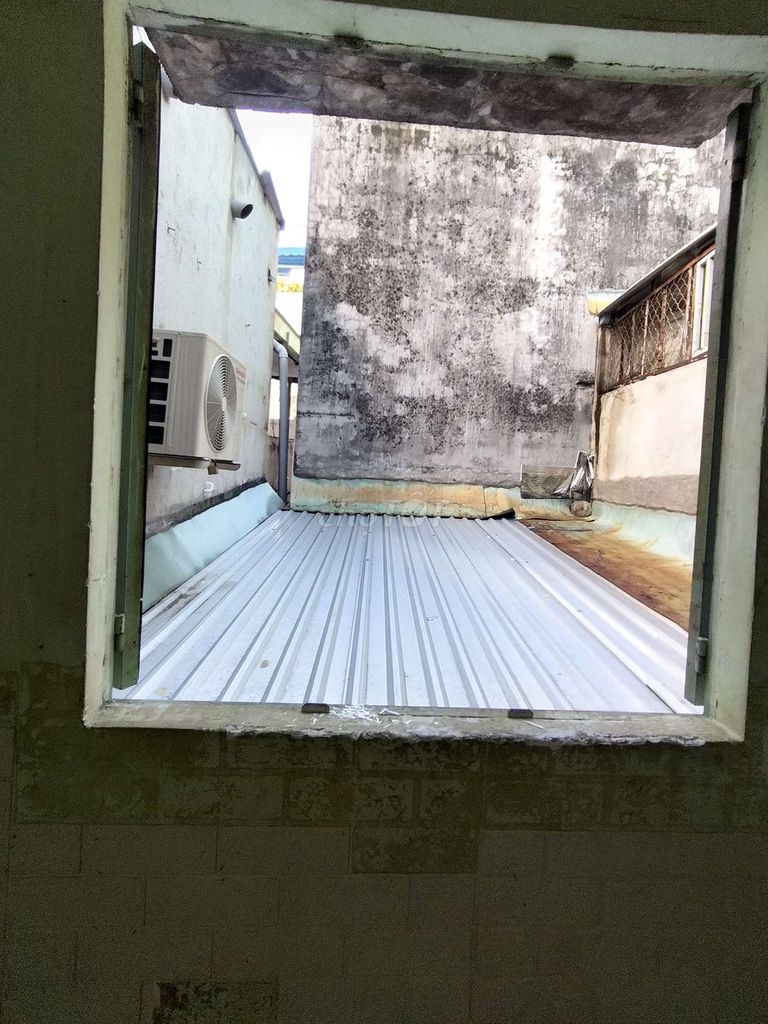 A cheap student's room on the street.