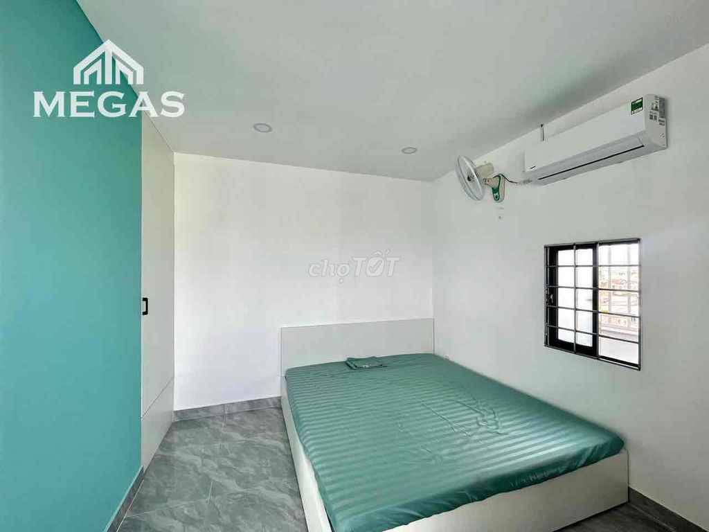 High-level apartment - full furniture - private washing machine - right at Phan Văn Hớn