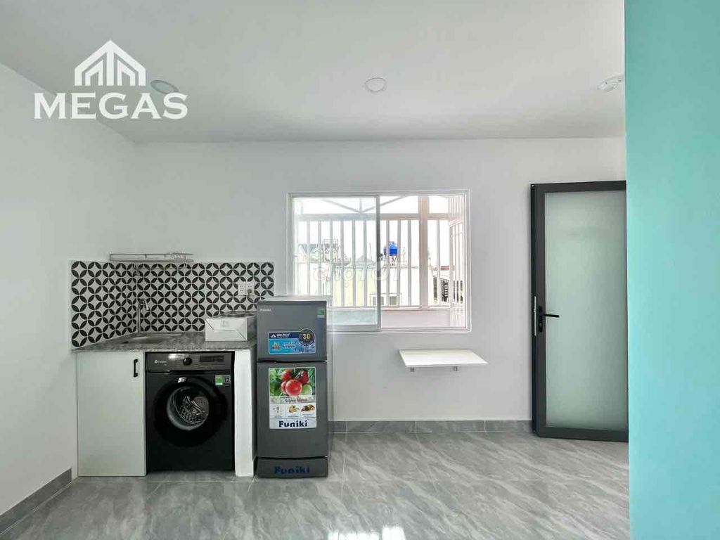 High-level apartment - full furniture - private washing machine - right at Phan Văn Hớn