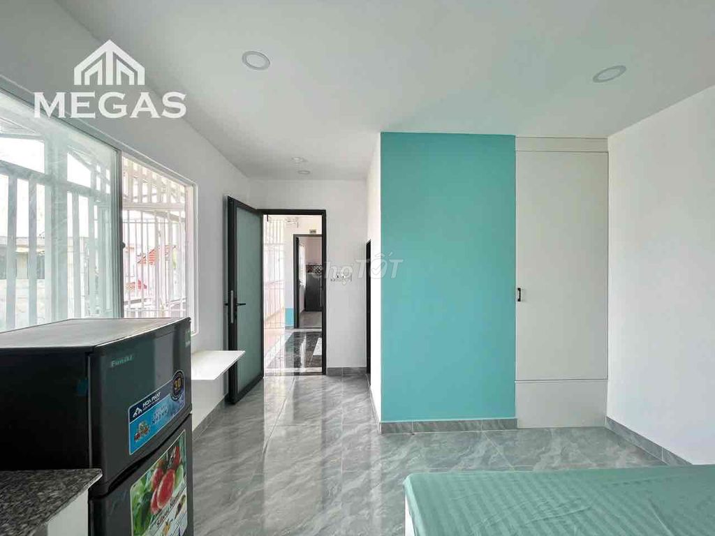 High-level apartment - full furniture - private washing machine - right at Phan Văn Hớn