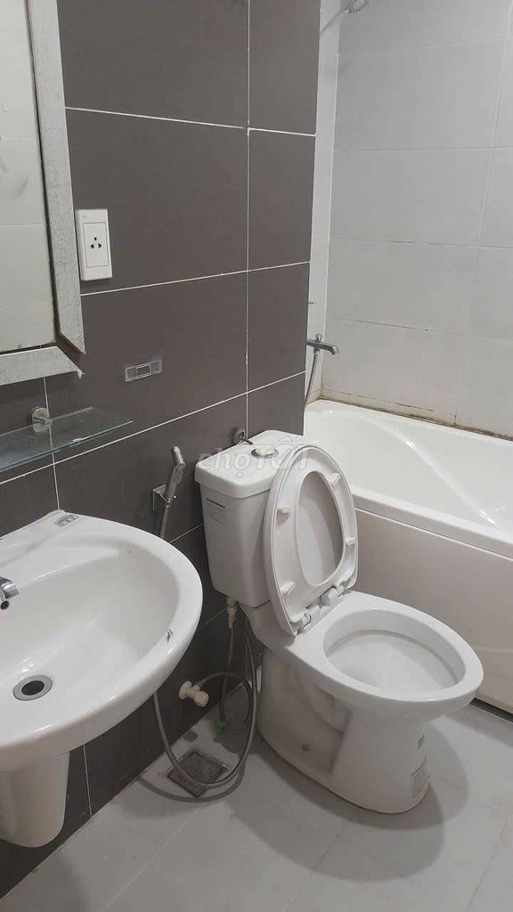 Give a girl share a room in the South Jewel apartment.